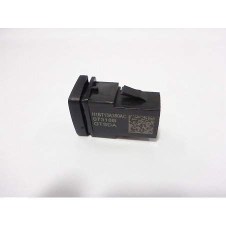 WŁĄCZNIK ŚWIATEŁ AWARYJNYCH FIESTA ST MK8 17-