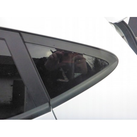 SZYBA KAROSERYJNA TYŁ LEWA PRAWA FIESTA MK8 5D 17R