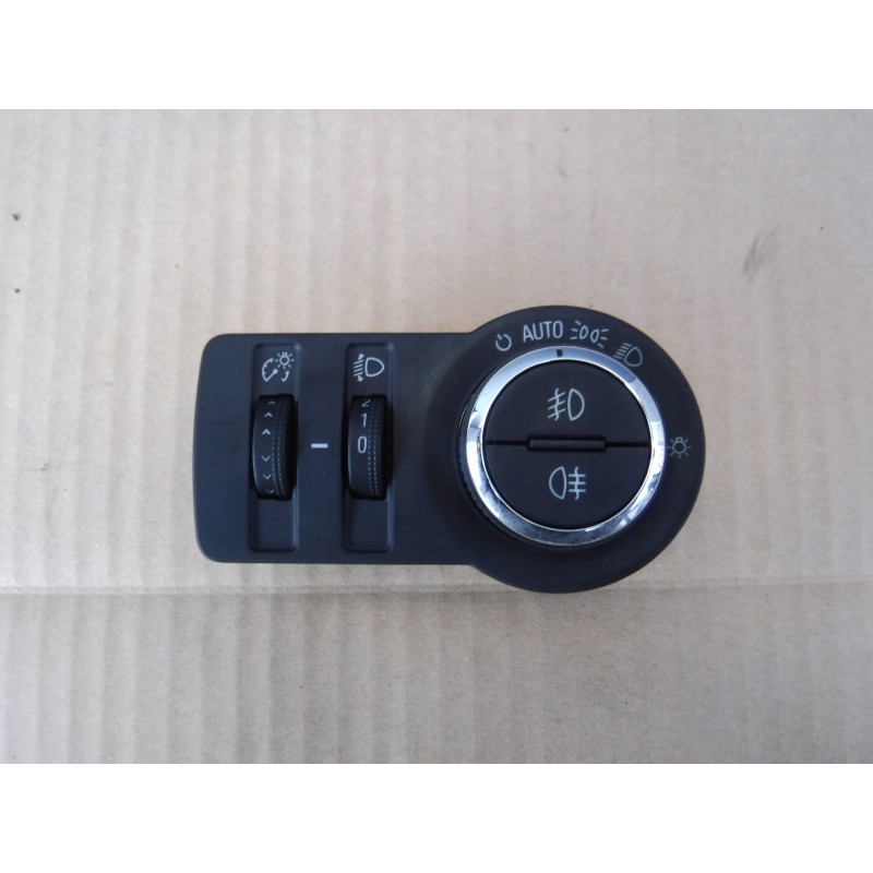 WŁĄCZNIK ŚWIATEŁ ASTRA J GTC 1.4T