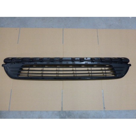 ATRAPA KRATKA ŚRODKOWA ZDERZAKA OPEL VIVARO 2014-