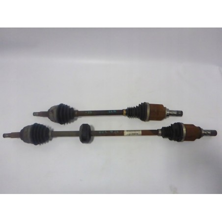 PÓŁOŚ PRAWA LEWA PRZÓD DACIA SANDERO II 1.5DCI 12-