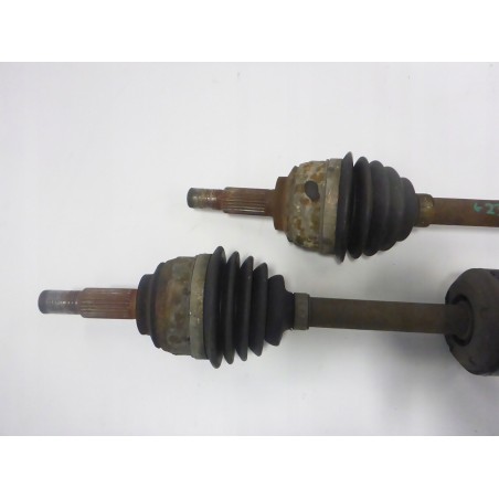 PÓŁOŚ PRAWA LEWA PRZÓD DACIA SANDERO II 1.5DCI 12-