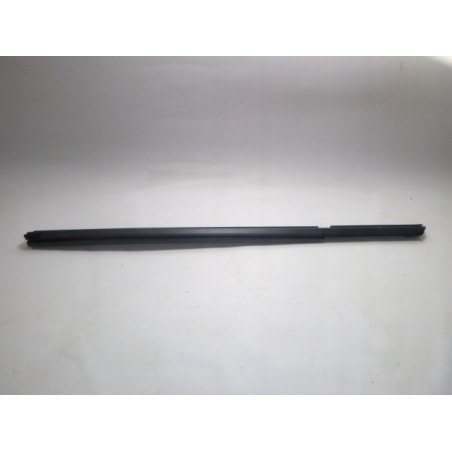 LISTWA ZGARNIAJĄCA DRZWI PRAWY TYŁ INFINITI Q50