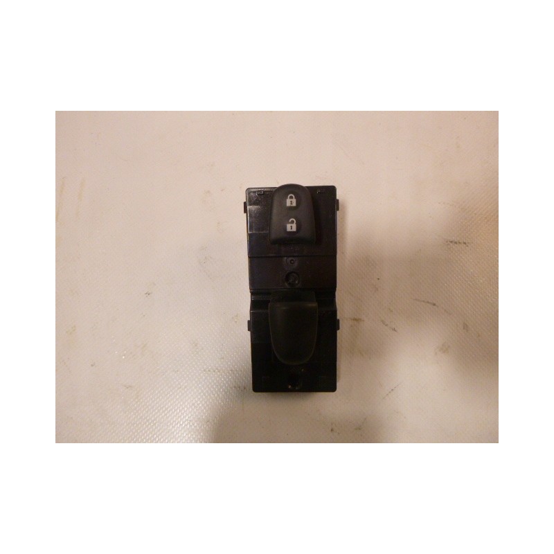 PRZEŁĄCZNIK SZYB MICRA K14