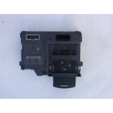 STACYJKA CZYTNIK KARTKA RENAULT CAPTUR 2013-