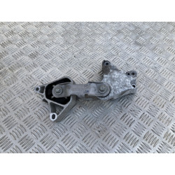 ŁAPA PODUSZKA SILNIKA A KLASA W176 2.2 CDI