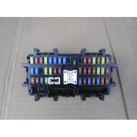 SKRZYNKA BEZPIECZNIKÓW INFINITI Q50 13- 2.2 CDI