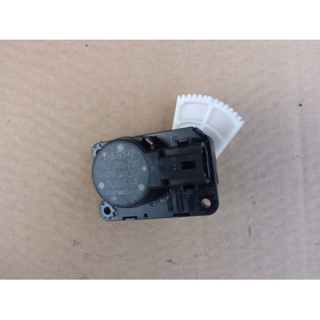 SILNICZEK NAGRZEWNICY RENAULT CAPTUR 2013 -