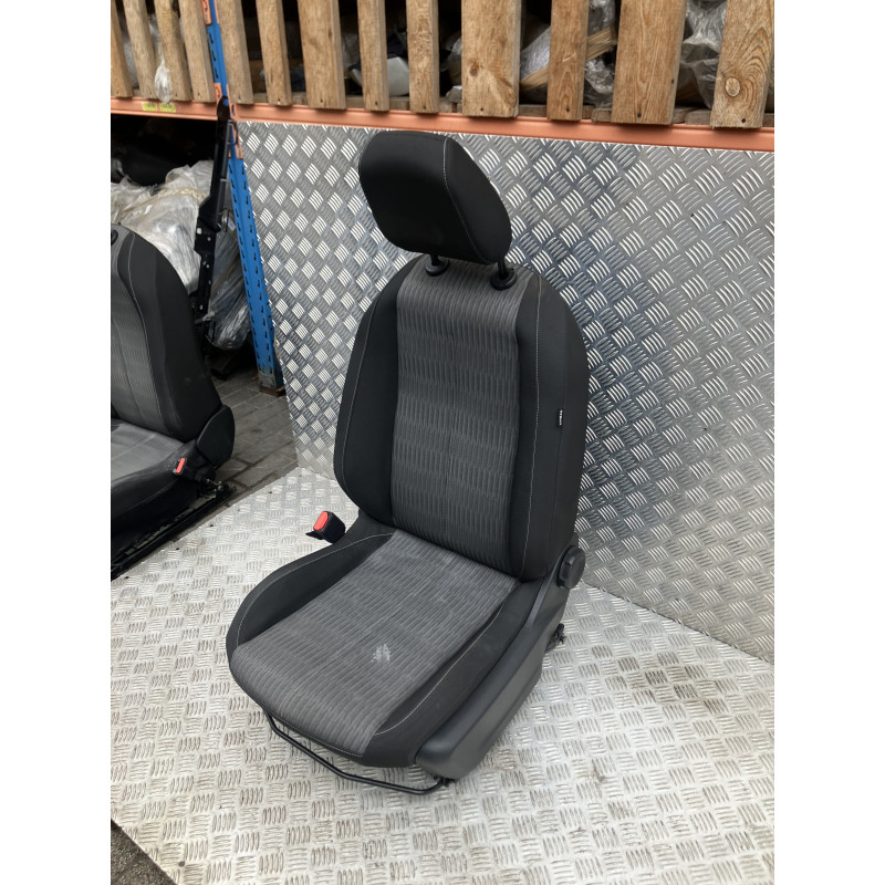 FOTEL LEWY KIEROWCY OPEL CORSA F 19