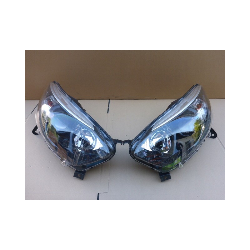 REFLEKTOR LAMPA LEWA PRAWA PRZÓD RENAULT CAPTUR