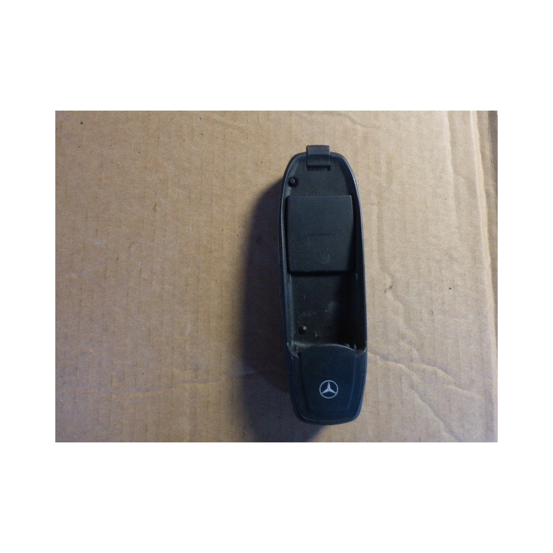 UCHWYT TELEFONU MERCEDES W219 CLS B67875846