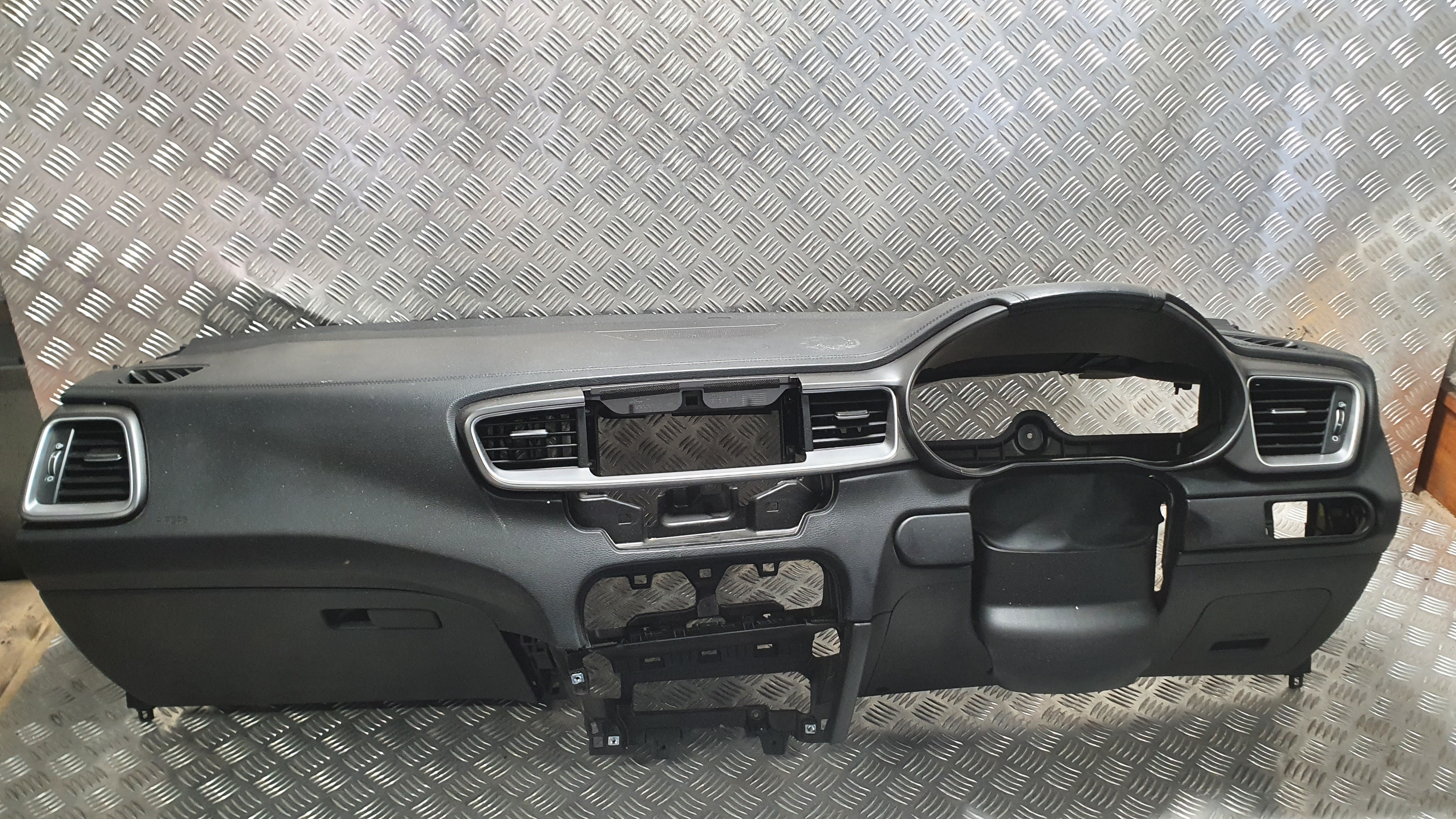 DESKA ROZDZIELCZA KOKPIT KIA CEED III HB 18- UK