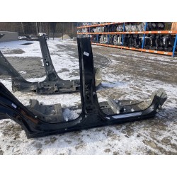 PRÓG PRAWY YARIS CROSS 21- 209