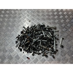 ŚRUBY, SPINKI Z DEMONTAŻU KIA XCEED 19-