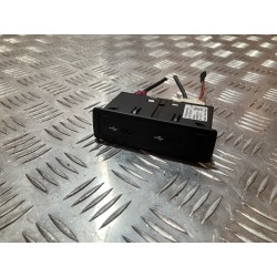 PANEL GNIAZDO PORT USB C MERCEDES EQB X243