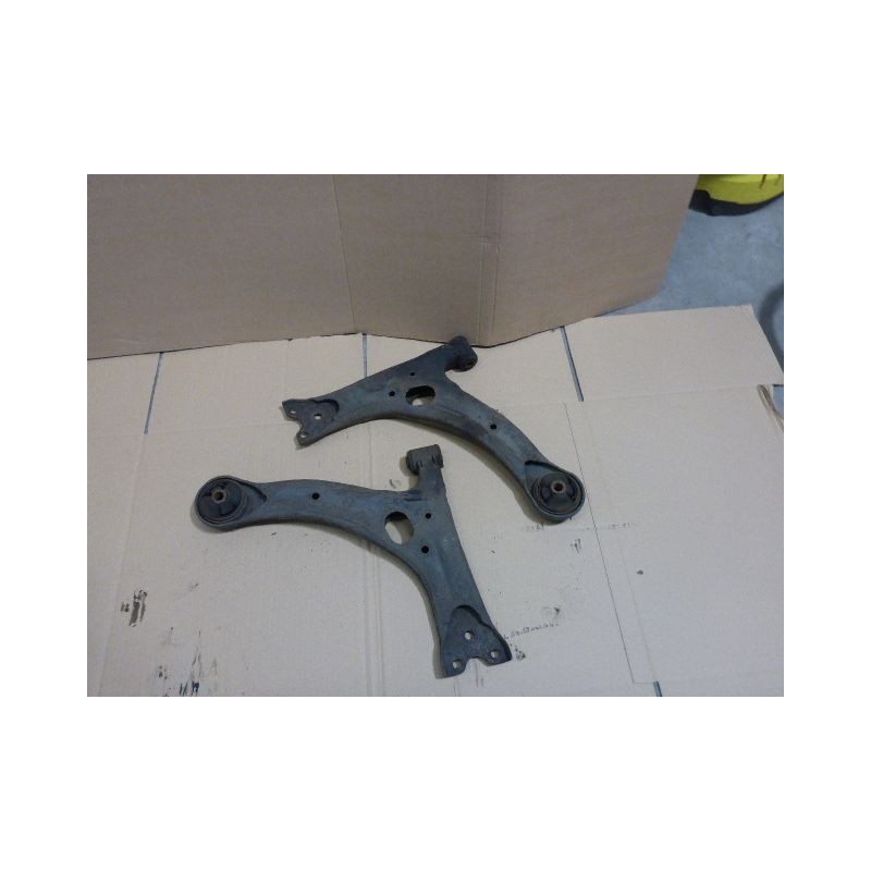 WAHACZ PRAWY PRZÓD TOYOTA PRIUS 03-09