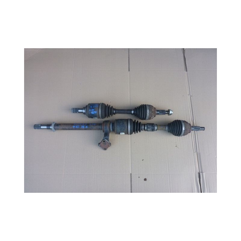 PÓŁOŚ PRAWA DŁUGA MAZDA 3 2.2 MZR-CD 09-13