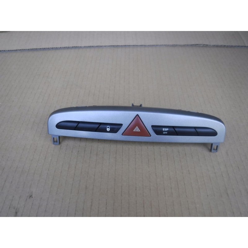 WŁĄCZNIK ŚWIATEŁ AWARYJNYCH ESP 1.6 PEUGEOT 308 CC