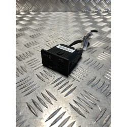 GNIAZDO PORT USB AUX SD FORD EDGE 15- EM2T-14F014-AB