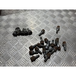 ŚRUBY ZŁODZIEJKI KÓŁ DACIA DUSTER II 18-