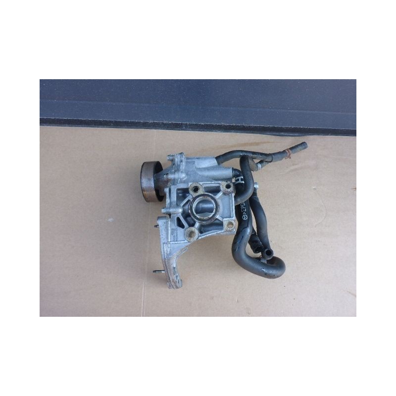 PODSTAWA POMPA WODY MAZDA 3 2.2 MZR-CD 09-13