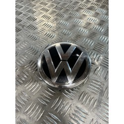 ZNACZEK EMBLEMAT ZDERZAKA PRZÓD VW TIGUAN II 16- 5NA853601