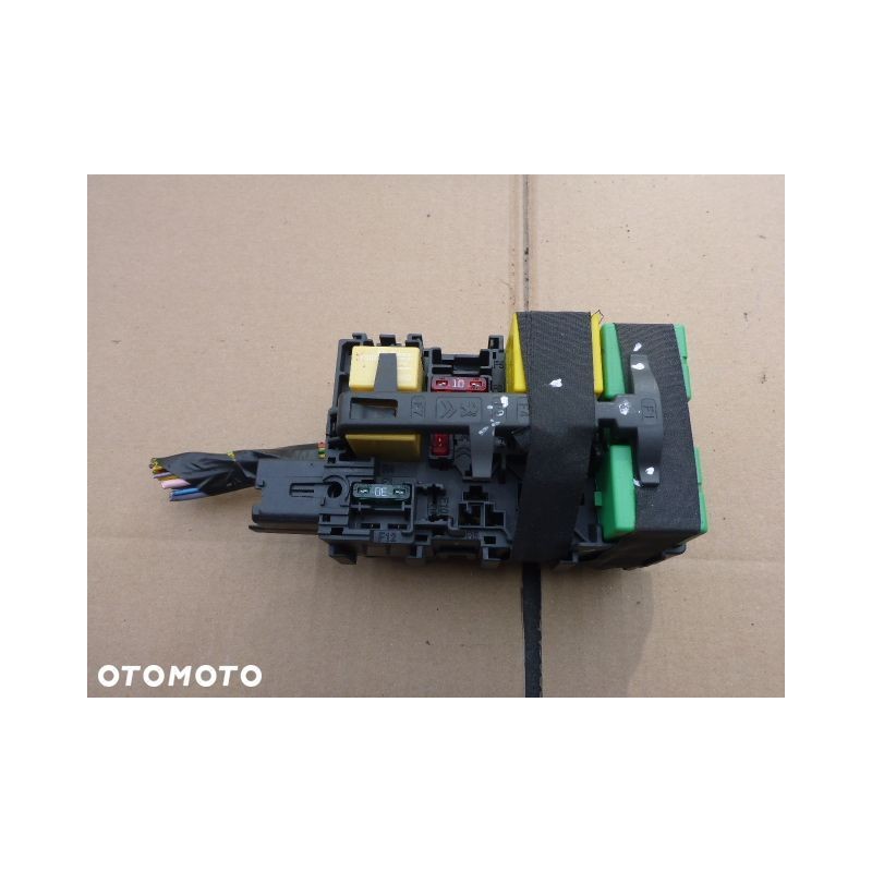 SKRZYNKA BEZPIECZNIKÓW PEUGEOT 208 1.4 VTI 9666232680