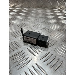 GANIZDO PORT USB FIAT 600 23- 9821703980