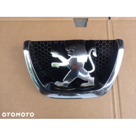 EMBLEMAT ZNACZEK ZDERZAKA PRZÓD PEUGEOT 5008 09-