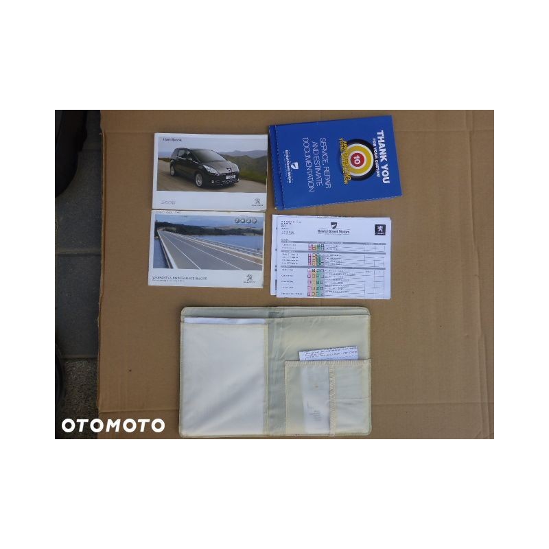 KSIĄŻKA SERWISOWA PEUGEOT 5008 09-