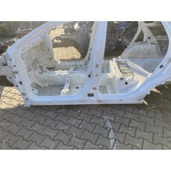 PRÓG LEWY CAŁY DŁUGI SUZUKI SX4 S-CROSS II 21- 26U