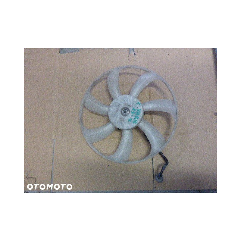 WENTYLATOR DESNO TOYOTA YARIS 2014- 1.3 HYBRYDA