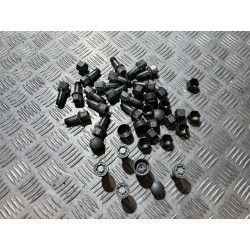 ŚRUBY ZABEZPIECZAJĄCE KOŁA ZŁODZIEJKI SKODA KAROQ 17-