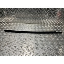 LISTWA ZGARNIAJĄCA DRZWI PRAWY PRZÓD DACIA JOGGER 22-