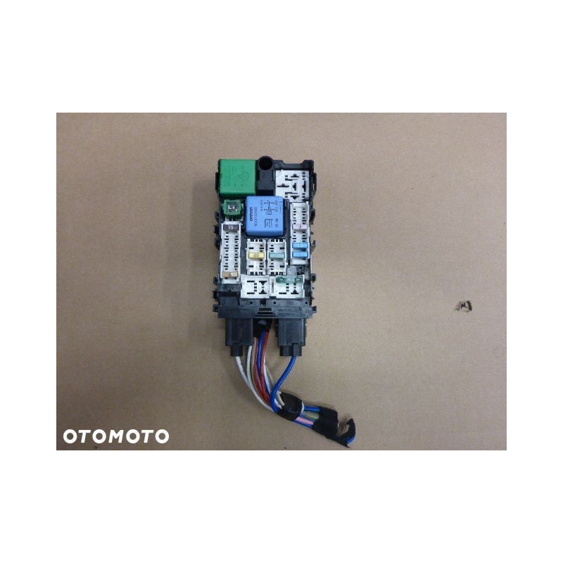 SKRZYNKA BEZPIECZNIKÓW PEUGEOT 50810- 9665961480