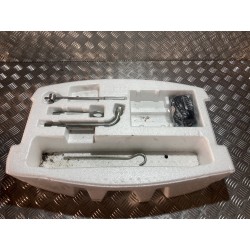 WKŁAD BAGAŻNIKA ZESTAW UCHO KLUCZ SUZUKI SWIFT MK8 17-