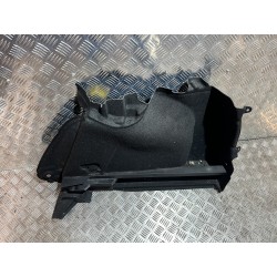 BOCZEK BAGAŻNIKA PRAWY VW GOLF VIII 19- HB