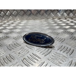 ZNACZEK EMBLEMAT ZDERZAKA PRZÓD FORD FIESTA MK8 17- C1BB-8B262-AA