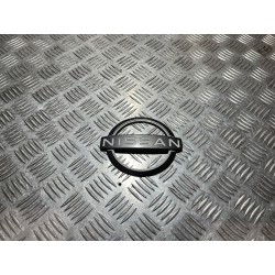 EMBLEMAT ZDERZAKA PRZÓD NISSAN TOWNSTAR XFK 22-