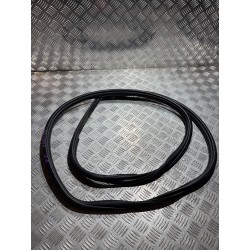 USZCZELKA DRZWI PRAWY PRZÓD TOYOTA YARIS CROSS 21-