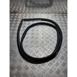 USZCZELKA DRZWI LEWY PRZÓD TOYOTA YARIS CROSS 21-