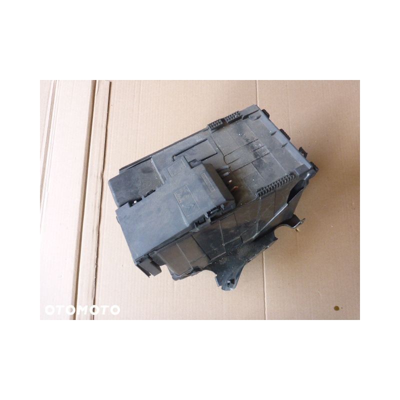 OBUDOWA PODSTAWA AKUMULATORA PEUGEOT 5008 1.6 HDI