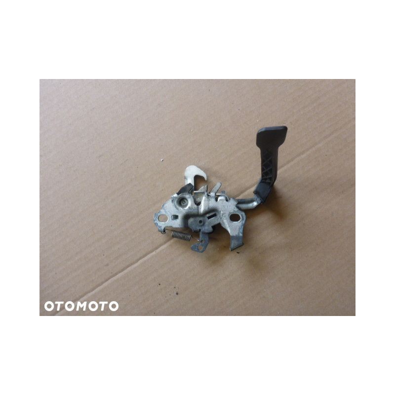 ZAMEK RYGIEL MASKI PEUGEOT 5008 09-