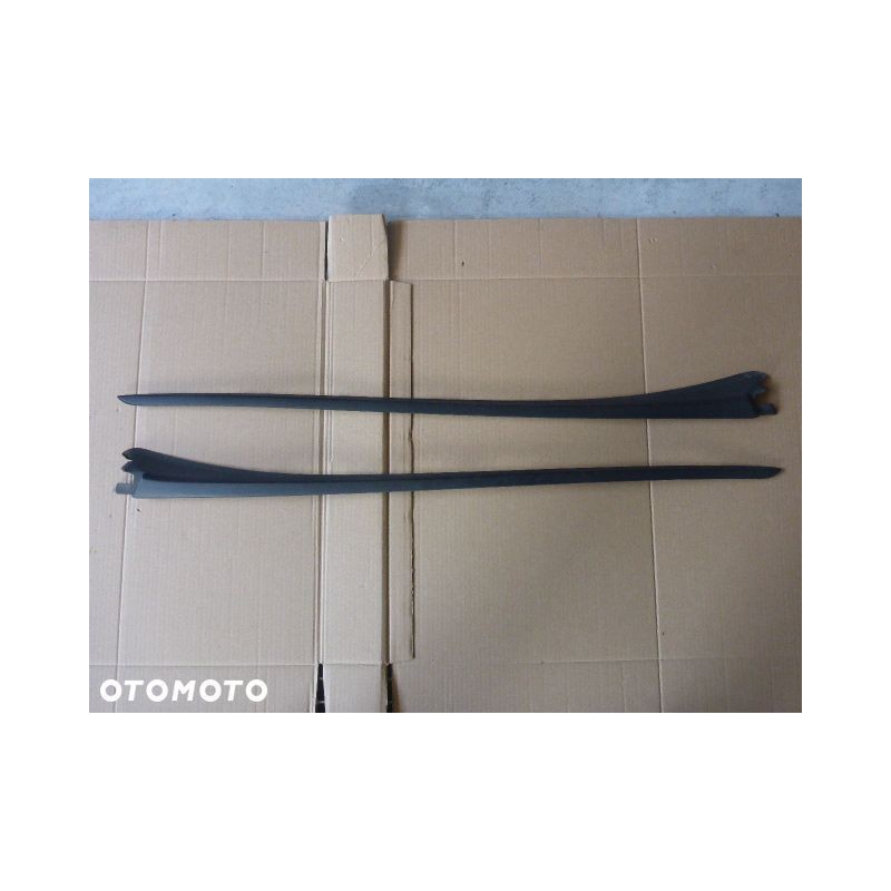 LISTWA SZYBY LEWA PEUGEOT 5008 2009-