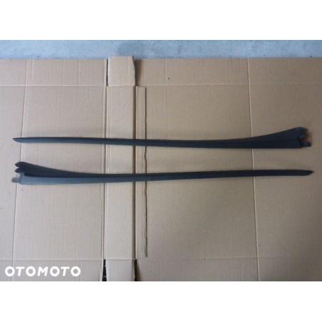 LISTWA SZYBY LEWA PEUGEOT 5008 2009-