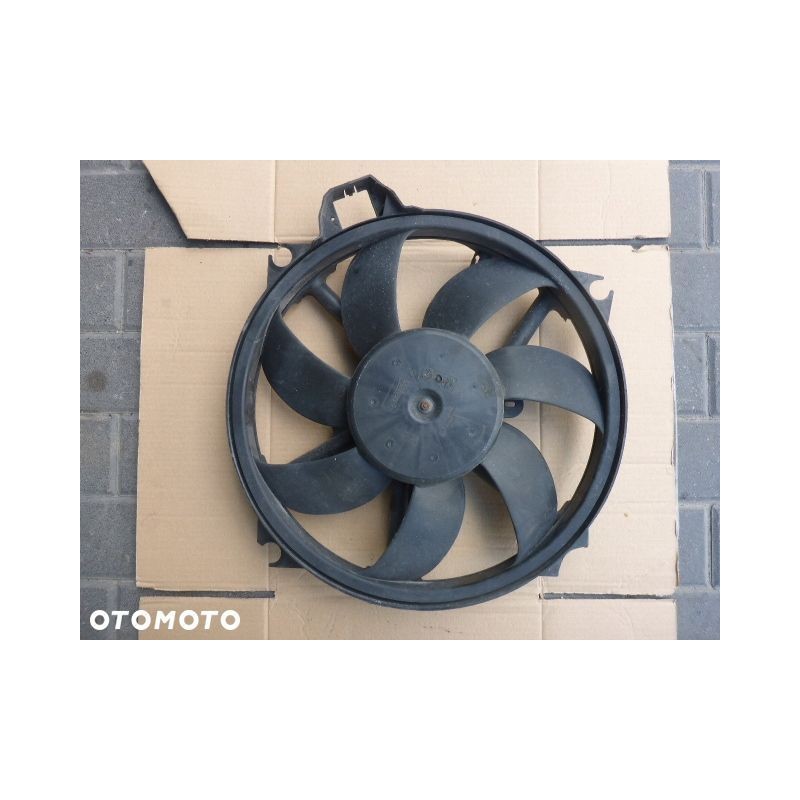 WENTYLATOR CHŁODNICY RENAULT MEGANE III 214812415R
