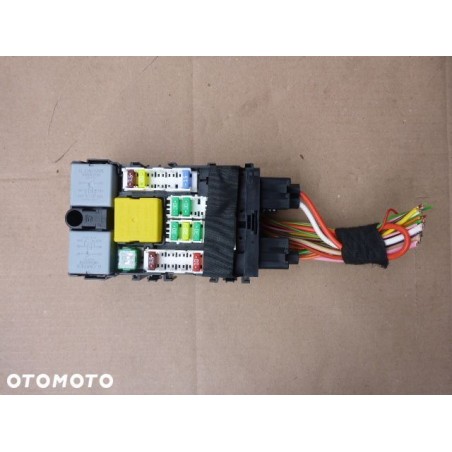 SKRZYNKA BEZPIECZNIKÓW C4 PICASSO II 9665492680