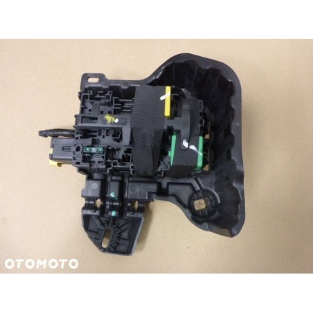 SKRZYNKA OBUDOWA BEZPIECZNIKÓW PEUGEOT 208