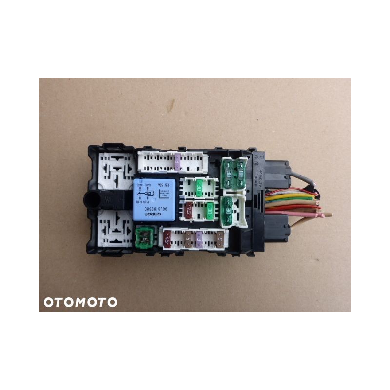 SKRZYNKA BEZPIECZNIKÓW CITROEN DS4 9665492680