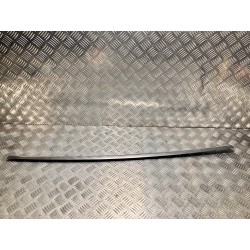 LISTWA ZGARNIAJĄCA DRZWI PRAWY TYŁ MERCEDES GLA X156 13-